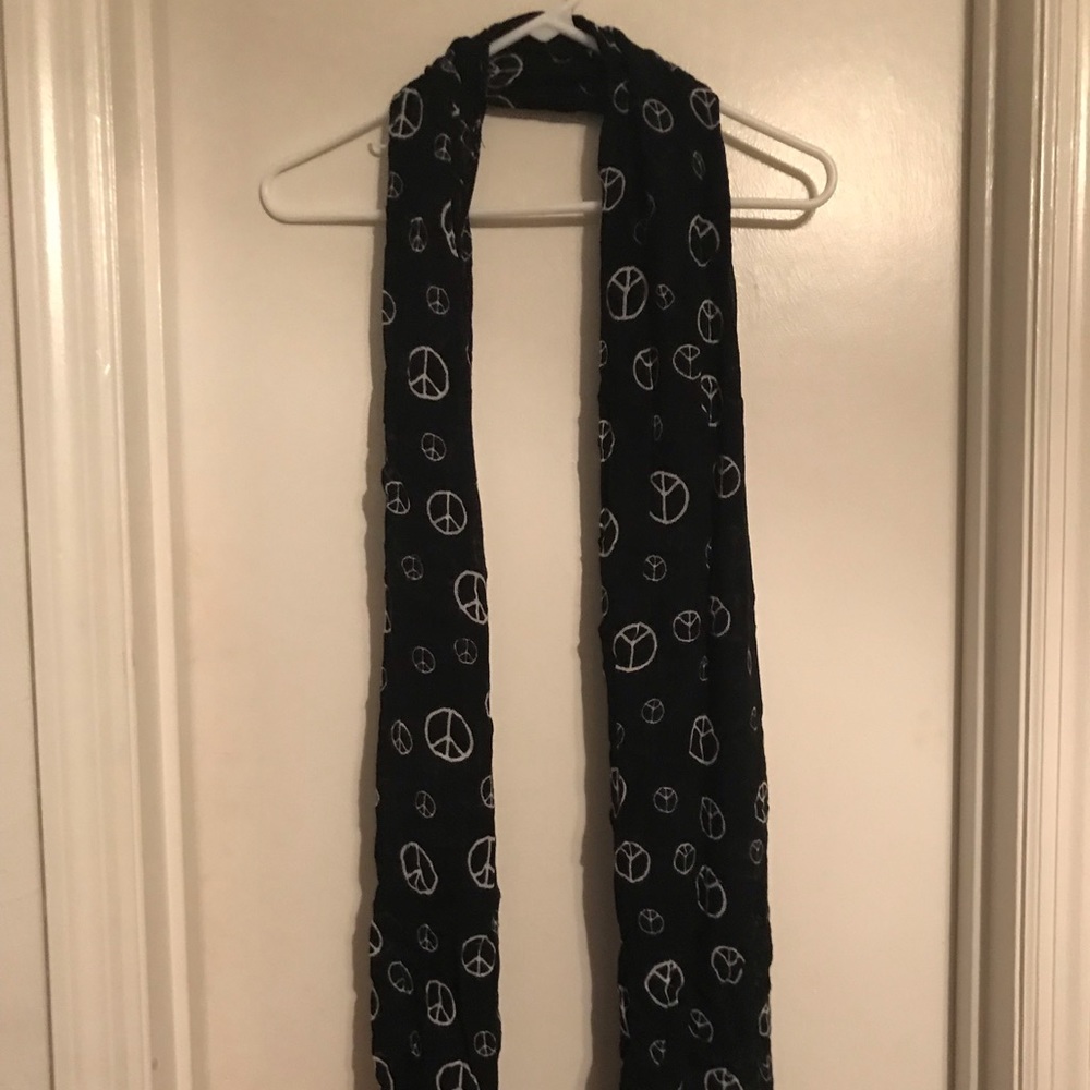 Black & White Peace Sign Fringe Scarf